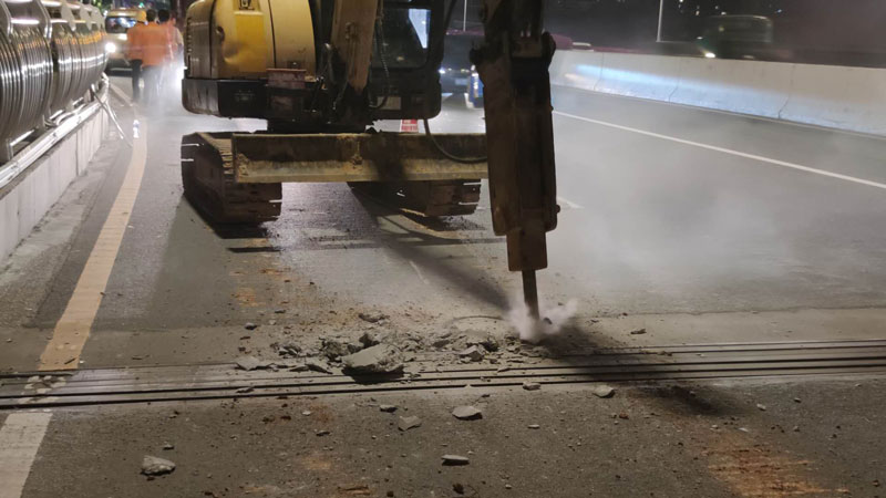 HDC-480型鑄造型橋梁伸縮縫更換