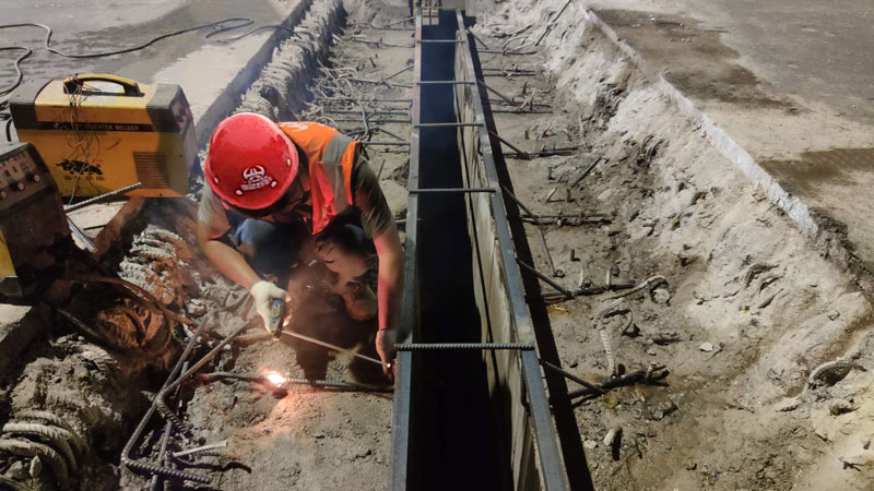 獵德大橋更換橋梁伸縮縫施工中