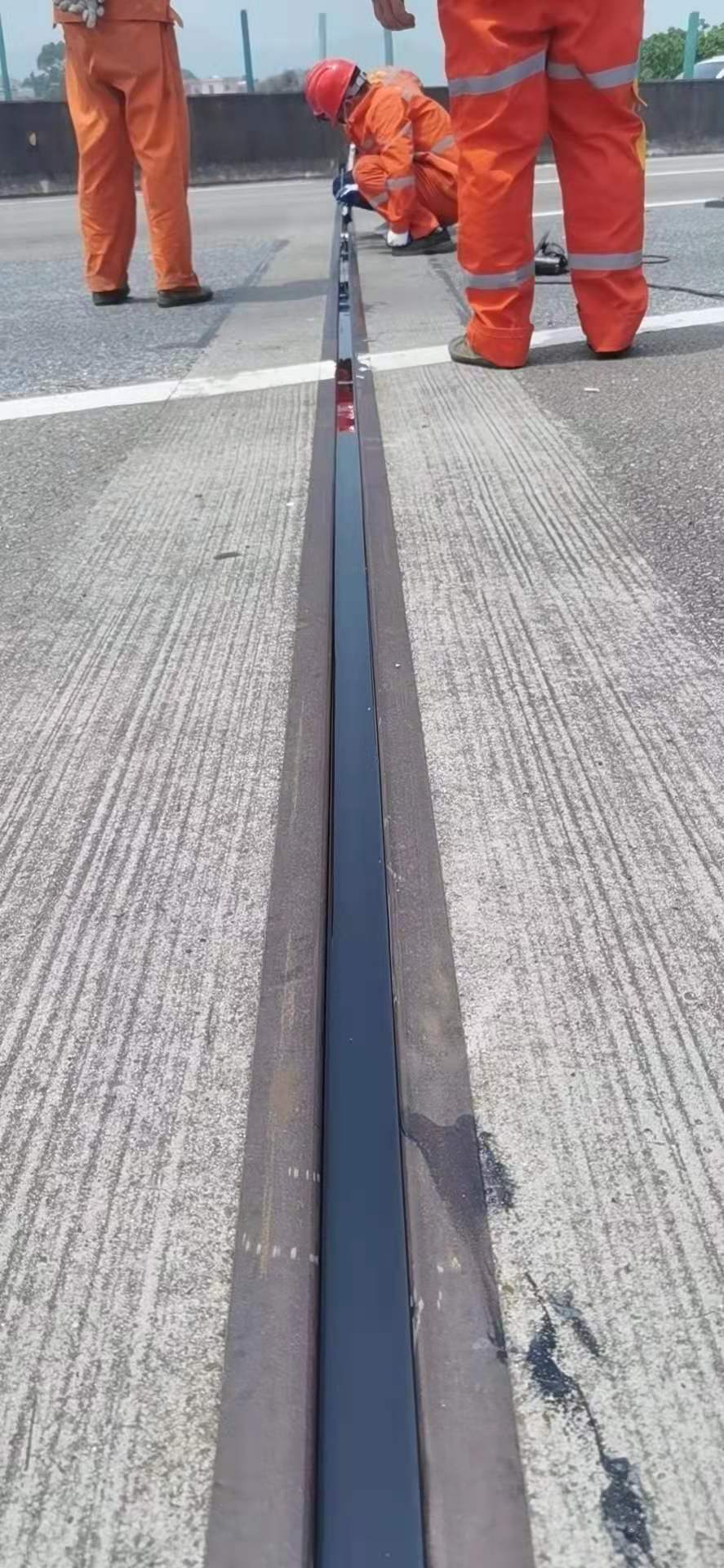 GH液態止水膠（橋梁伸縮縫灌縫膠）應用在高速公路橋梁伸縮縫中